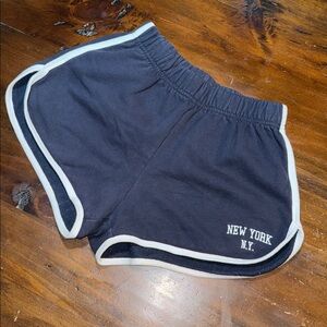 BRANDY MELVILLE WOMEN’S NAVY SHORTS🌺